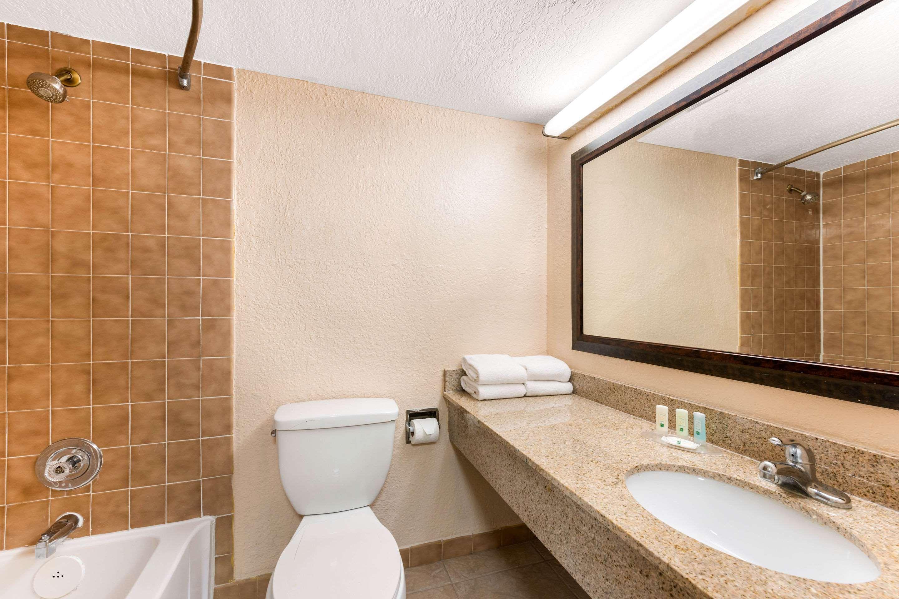 Quality Inn & Suites Orlando Airport Экстерьер фото