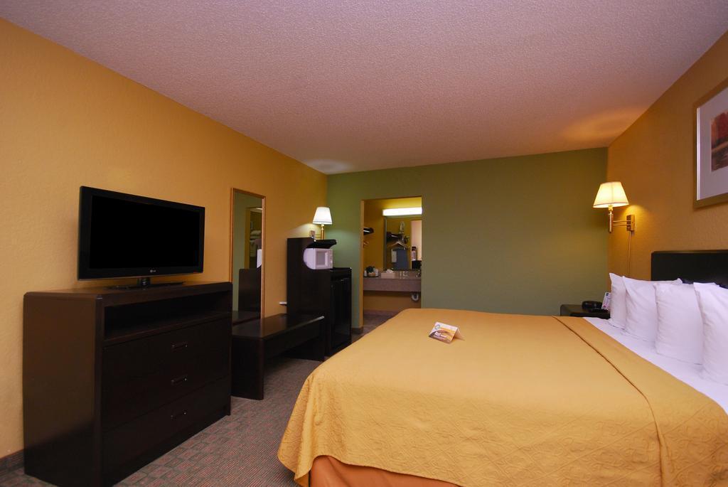 Quality Inn & Suites Orlando Airport Экстерьер фото