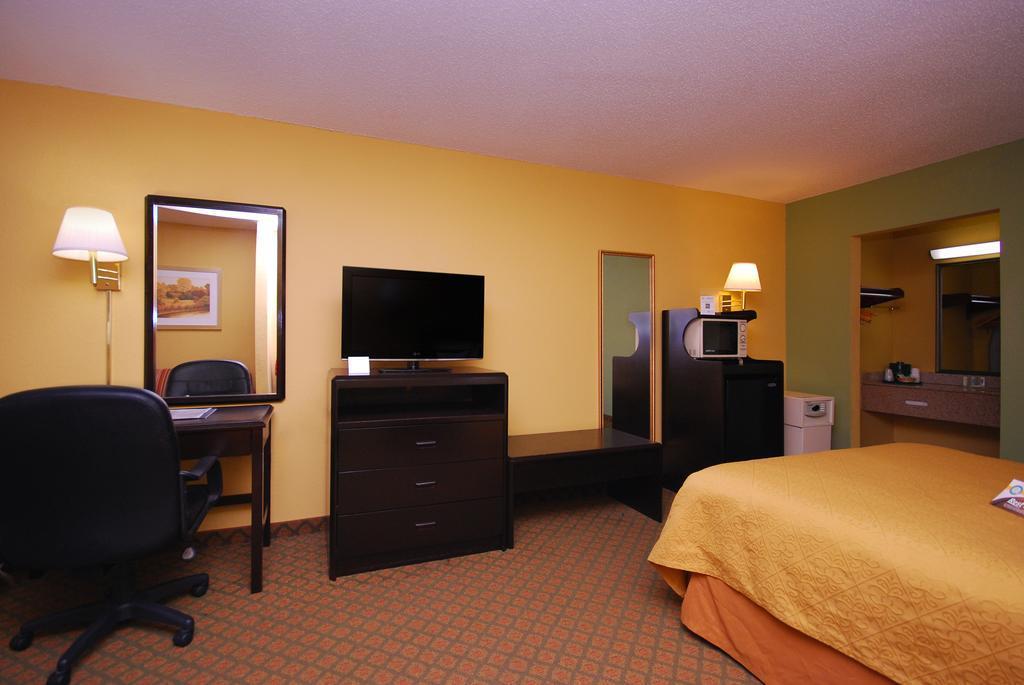 Quality Inn & Suites Orlando Airport Экстерьер фото