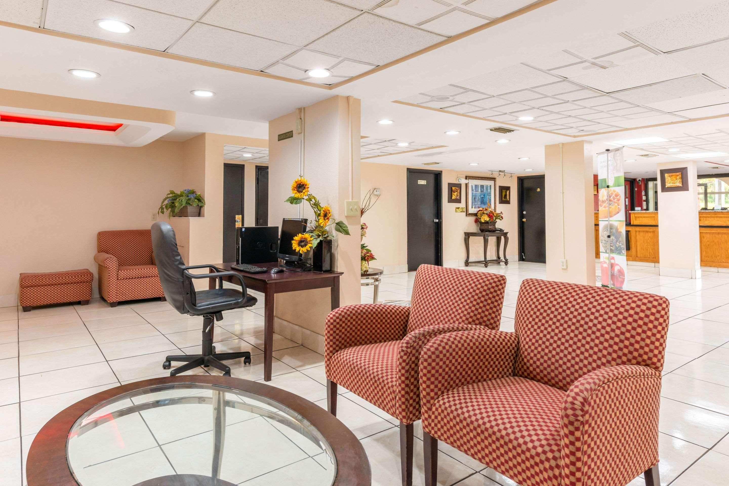 Quality Inn & Suites Orlando Airport Экстерьер фото