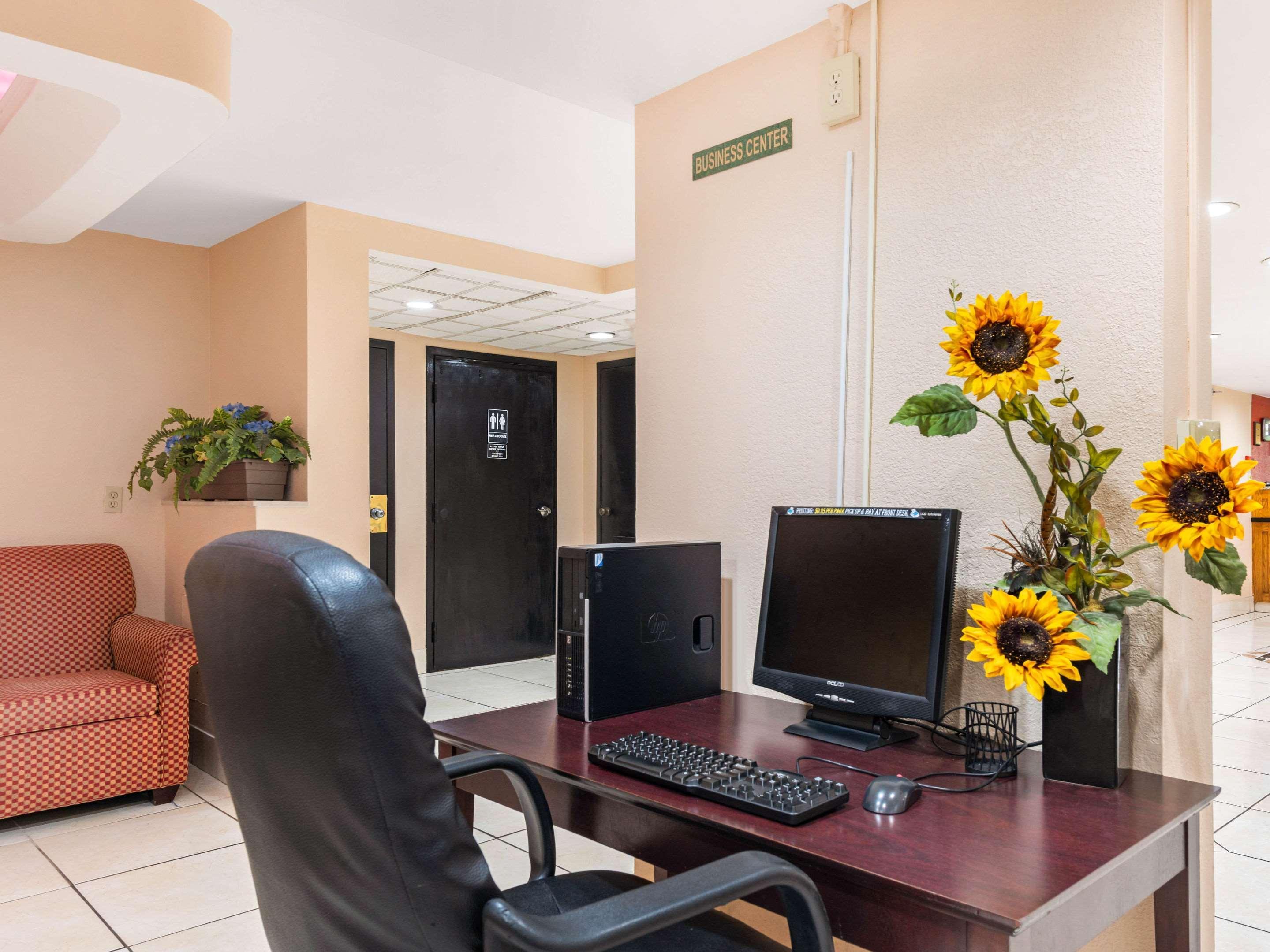 Quality Inn & Suites Orlando Airport Экстерьер фото