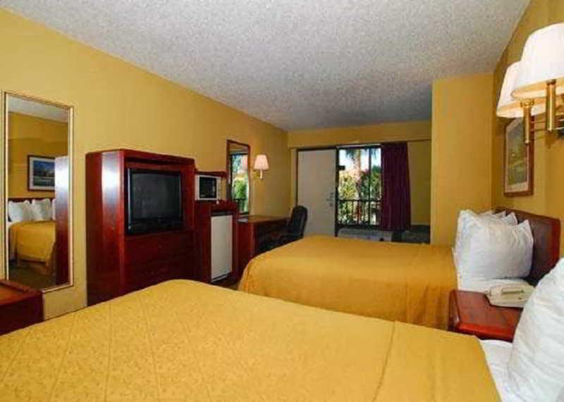 Quality Inn & Suites Orlando Airport Номер фото