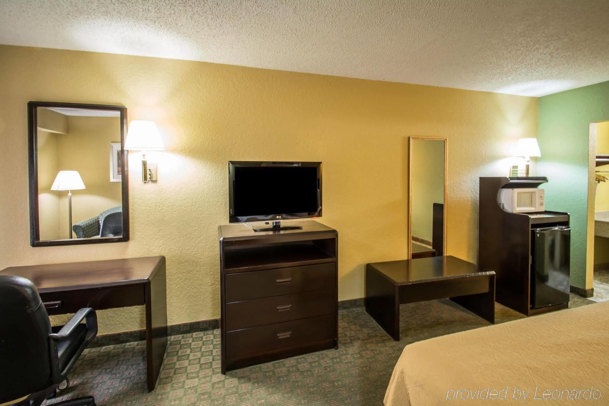 Quality Inn & Suites Orlando Airport Экстерьер фото