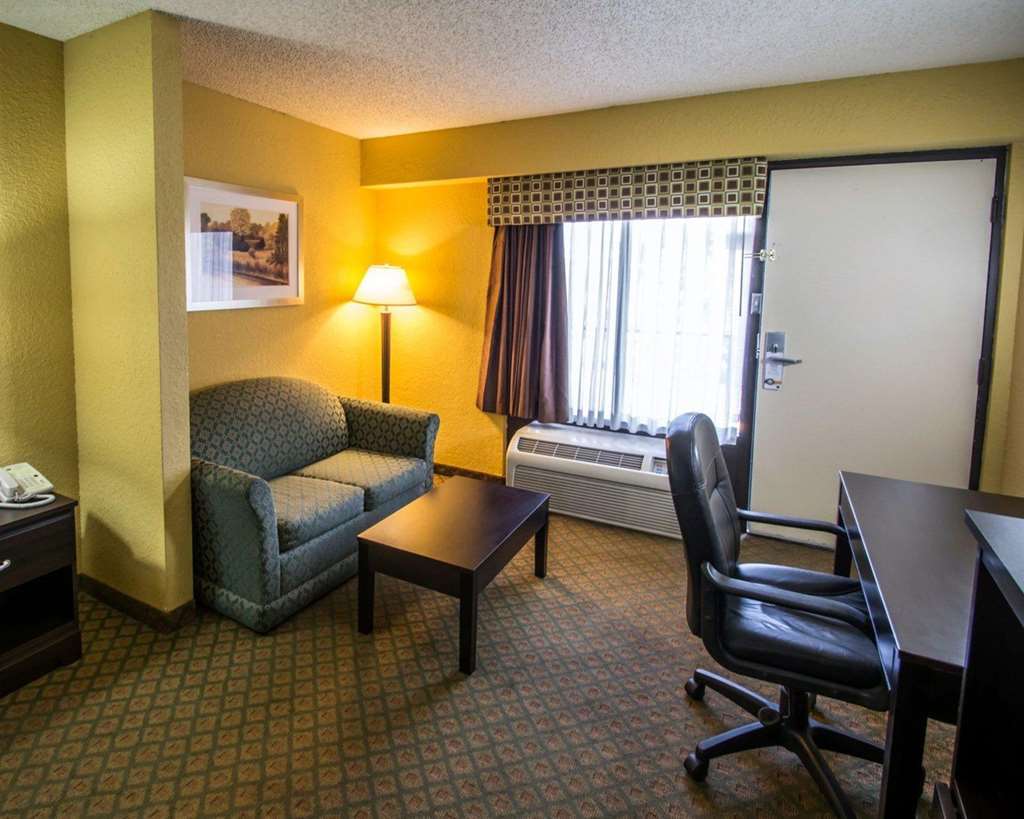 Quality Inn & Suites Orlando Airport Номер фото