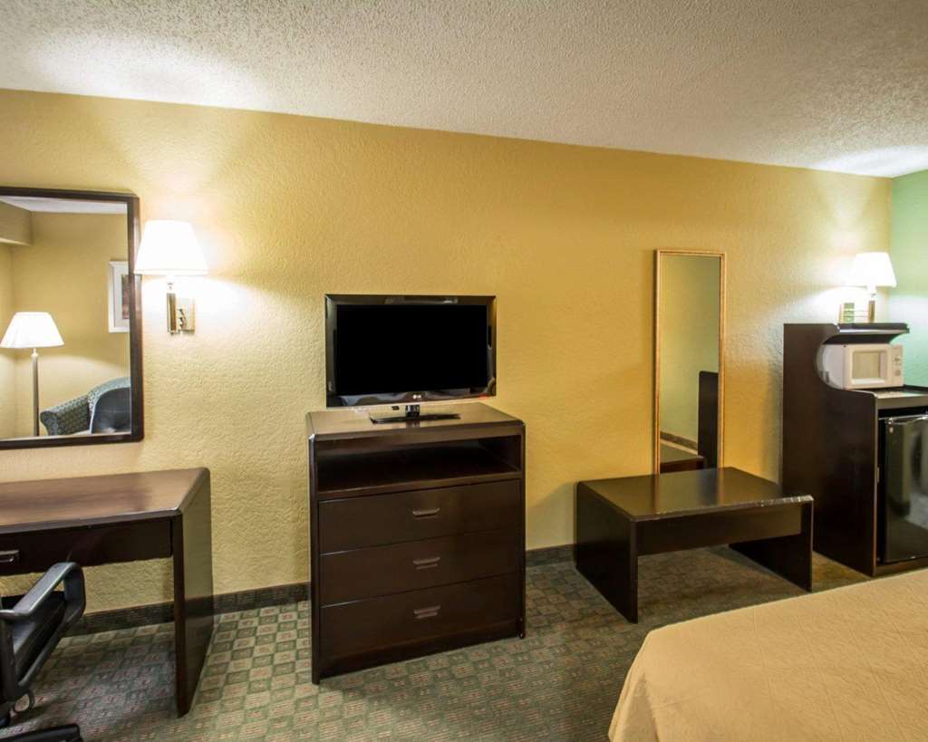 Quality Inn & Suites Orlando Airport Номер фото