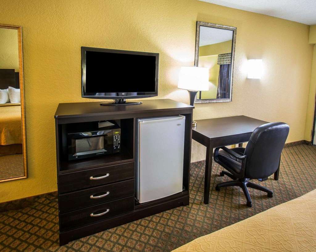 Quality Inn & Suites Orlando Airport Номер фото